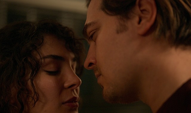 Netflix, başrolünde Çağatay Ulusoy’un yer aldığı “Tam Bir Centilmen” filminin fragmanını paylaştı.