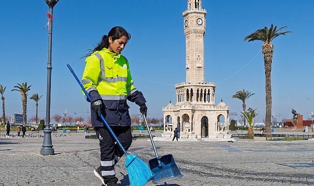 İzmir’de kadın emeği kenti güzelleştiriyor
